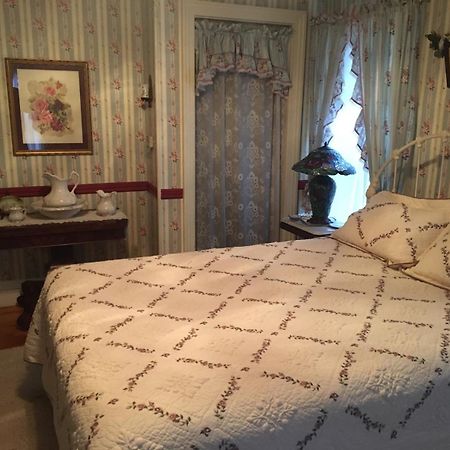 Raindrops On Roses Bed & Breakfast Herkimer Exterior foto