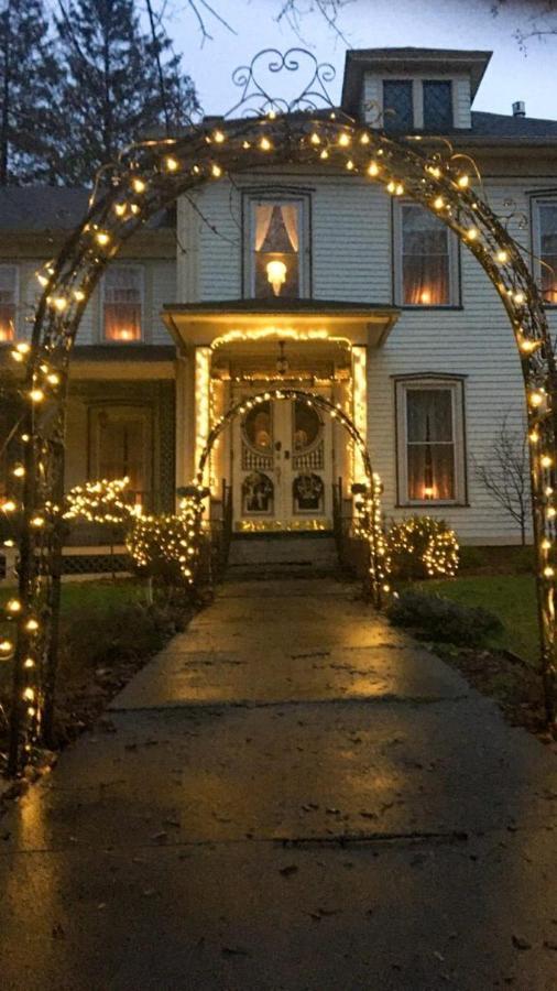 Raindrops On Roses Bed & Breakfast Herkimer Exterior foto